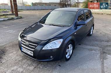 Хэтчбек Kia Ceed 2008 в 
