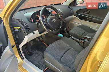 Хетчбек Kia Ceed 2008 в 