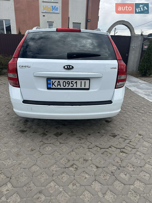 Універсал Kia Ceed 2011 в Ромнах