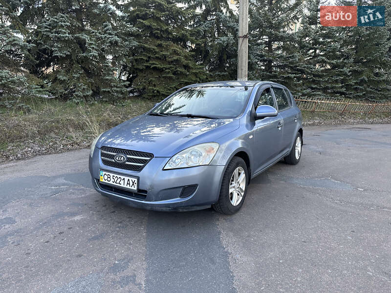 Хэтчбек Kia Ceed 2008 в 