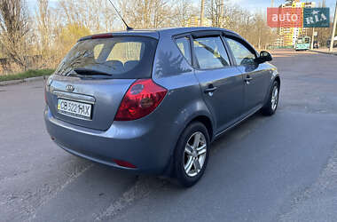 Хэтчбек Kia Ceed 2008 в 