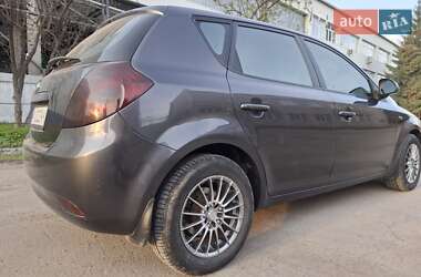 Хэтчбек Kia Ceed 2008 в 