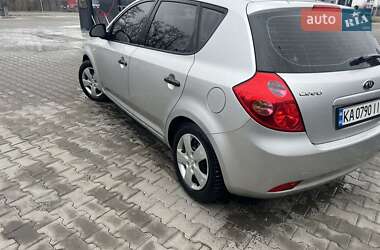 Хэтчбек Kia Ceed 2007 в 