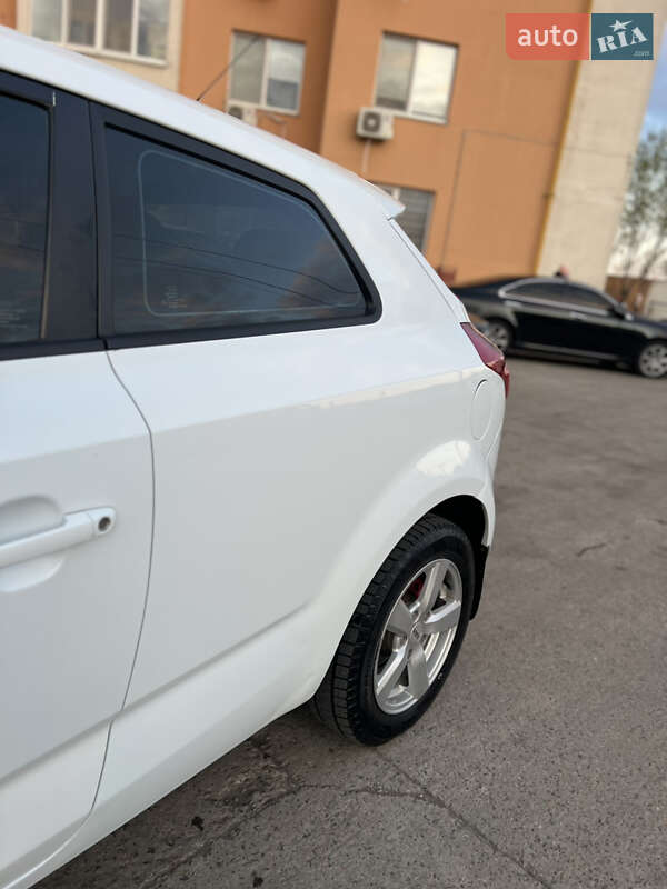 Хэтчбек Kia Ceed 2008 в Херсоне