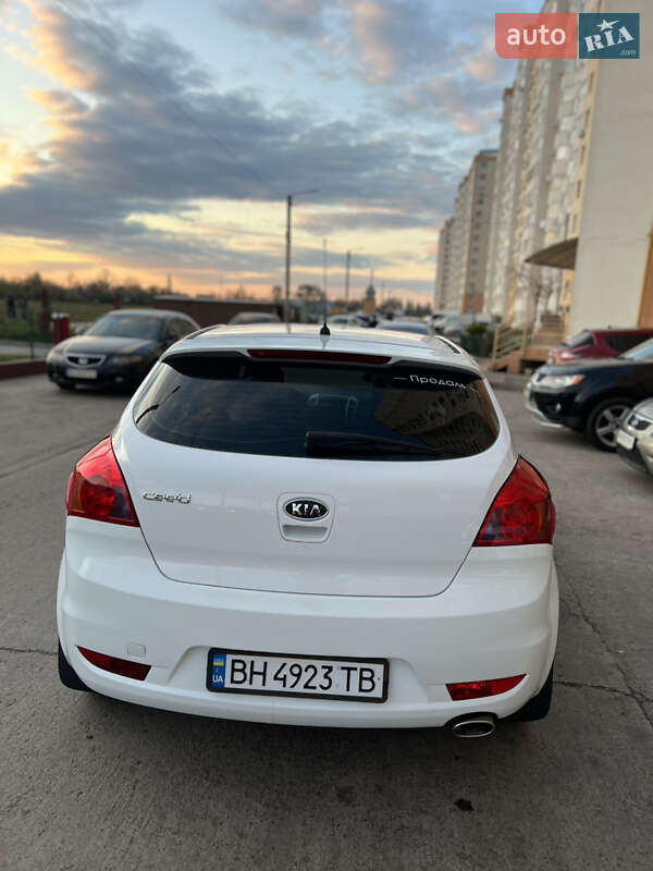 Хэтчбек Kia Ceed 2008 в Херсоне