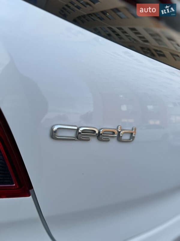 Хэтчбек Kia Ceed 2008 в Херсоне