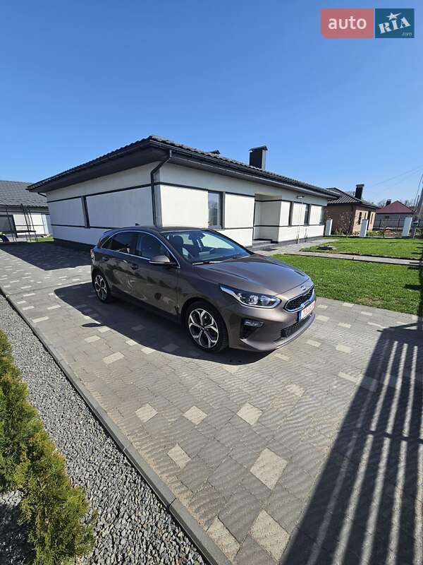 Хэтчбек Kia Ceed 2019 в 