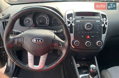 Хэтчбек Kia Ceed 2009 в 