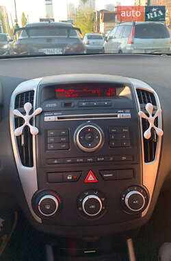 Хэтчбек Kia Ceed 2009 в 