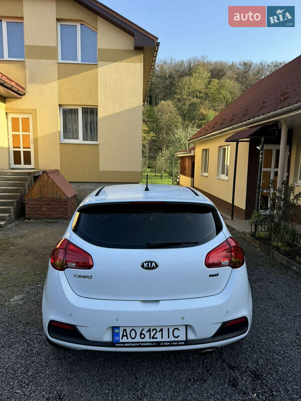 Хэтчбек Kia Ceed 2013 в Ужгороде