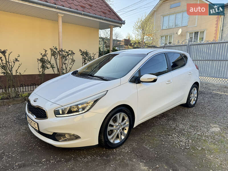 Хэтчбек Kia Ceed 2013 в Ужгороде