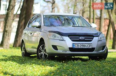 Хэтчбек Kia Ceed 2008 в 
