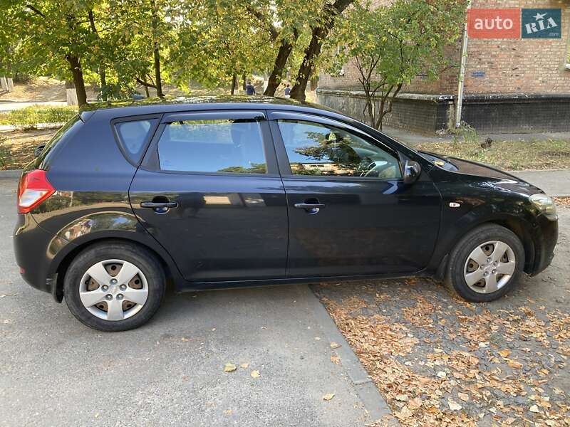 Хэтчбек Kia Ceed 2011 в Харькове