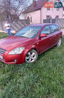 Хэтчбек Kia Ceed 2008 в Ровно