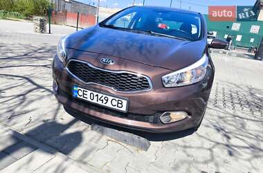 Хэтчбек Kia Ceed 2012 в 