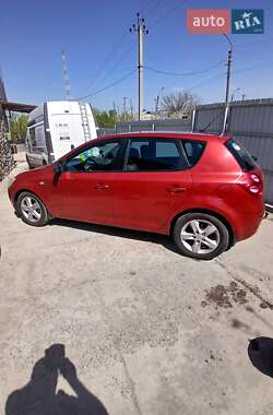 Хэтчбек Kia Ceed 2007 в 