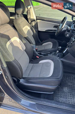 Хэтчбек Kia Ceed 2015 в 