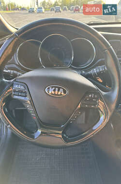 Хэтчбек Kia Ceed 2015 в 