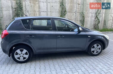 Хэтчбек Kia Ceed 2007 в 