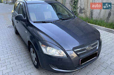 Хэтчбек Kia Ceed 2007 в 