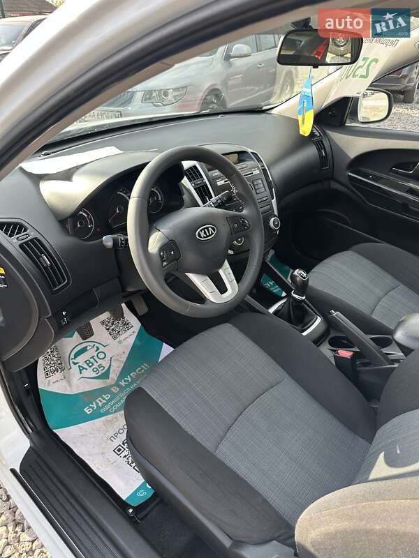 Хэтчбек Kia Ceed 2012 в Кривом Роге