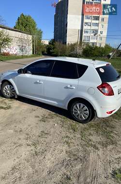 Хетчбек Kia Ceed 2011 в 