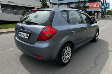 Хетчбек Kia Ceed 2008 в 