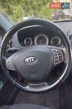 Хэтчбек Kia Ceed 2008 в 