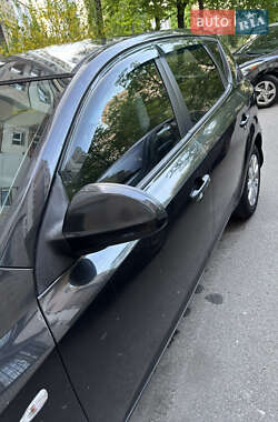 Хэтчбек Kia Ceed 2007 в 