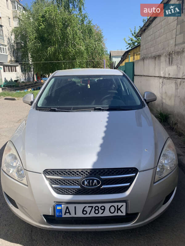 Хэтчбек Kia Ceed 2008 в 
