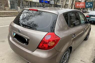 Хетчбек Kia Ceed 2007 в 