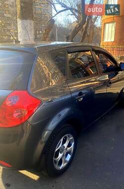Хэтчбек Kia Ceed 2008 в 