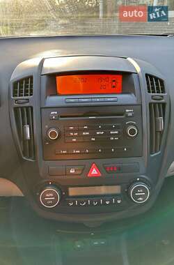 Хэтчбек Kia Ceed 2008 в 