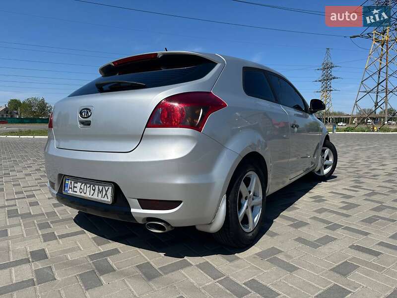 Хэтчбек Kia Ceed 2009 в Днепре