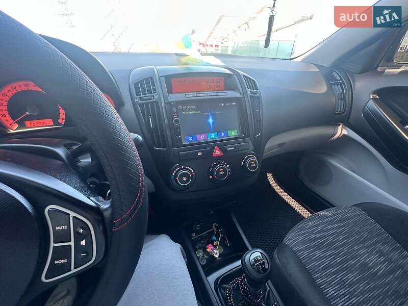 Хэтчбек Kia Ceed 2009 в Днепре