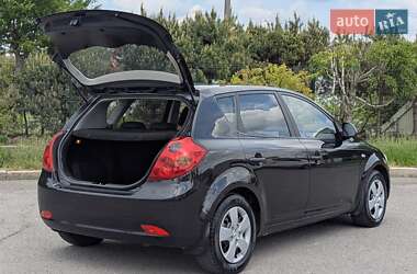 Хетчбек Kia Ceed 2008 в 