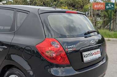 Хетчбек Kia Ceed 2008 в 
