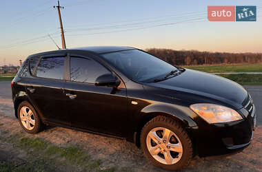 Хетчбек Kia Ceed 2008 в 