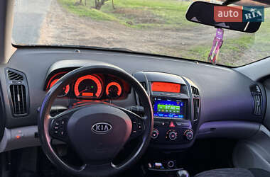 Хетчбек Kia Ceed 2008 в 