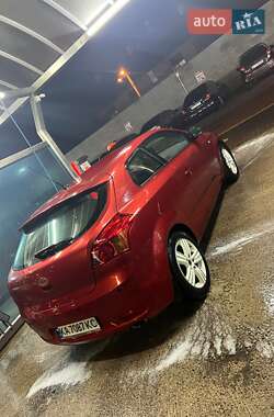Хэтчбек Kia Ceed 2008 в 