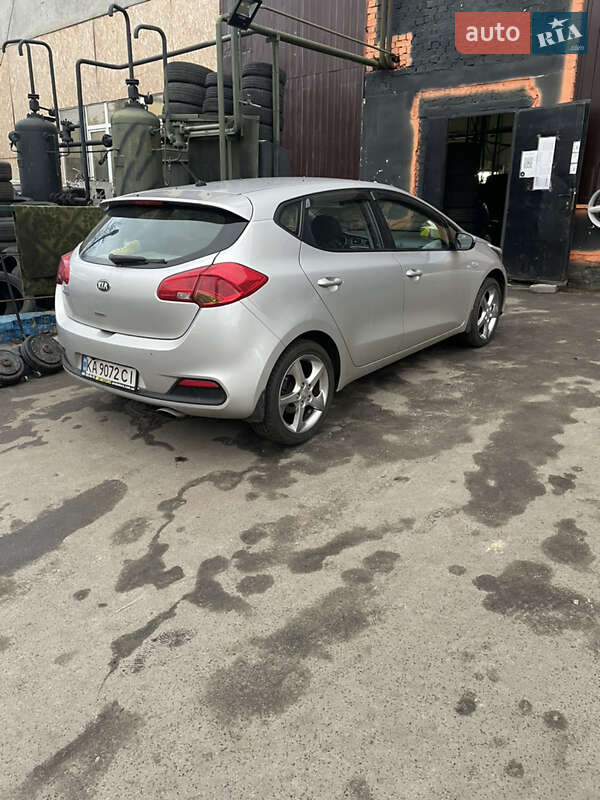 Хэтчбек Kia Ceed 2013 в 