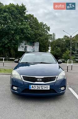 Хэтчбек Kia Ceed 2011 в Мукачево