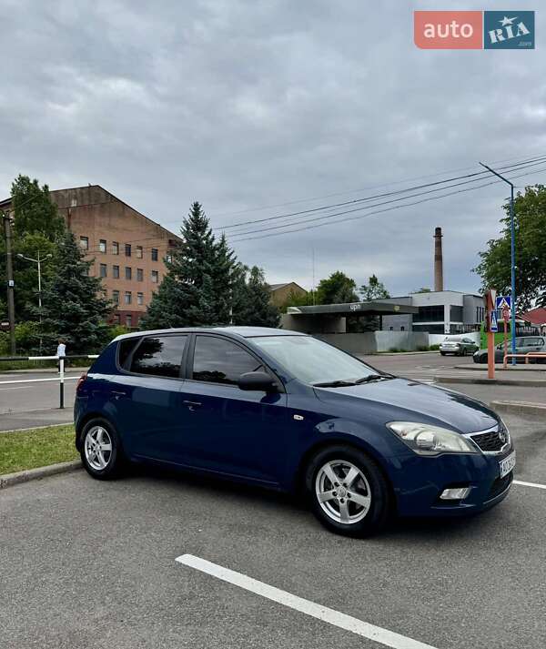 Хэтчбек Kia Ceed 2011 в Мукачево