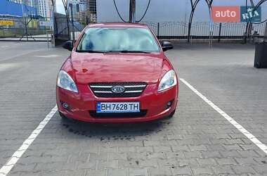 Хэтчбек Kia Ceed 2007 в 