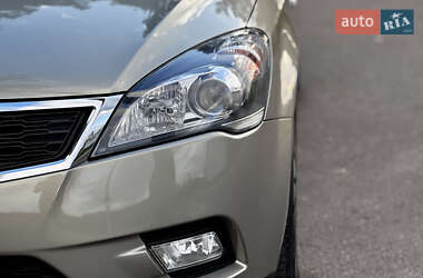 Хетчбек Kia Ceed 2010 в 
