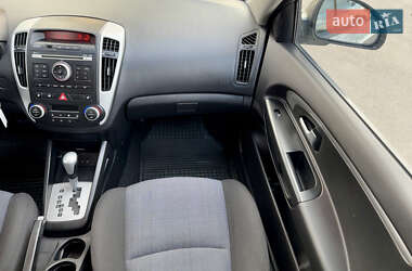 Хетчбек Kia Ceed 2010 в 