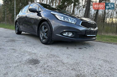 Хэтчбек Kia Ceed 2013 в 