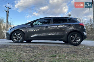 Хэтчбек Kia Ceed 2013 в 