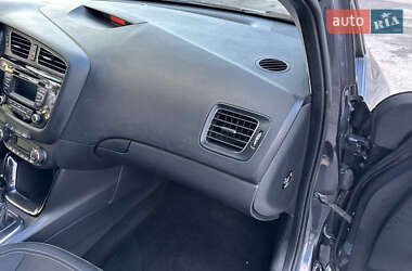 Хэтчбек Kia Ceed 2013 в 