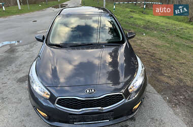 Хэтчбек Kia Ceed 2013 в 